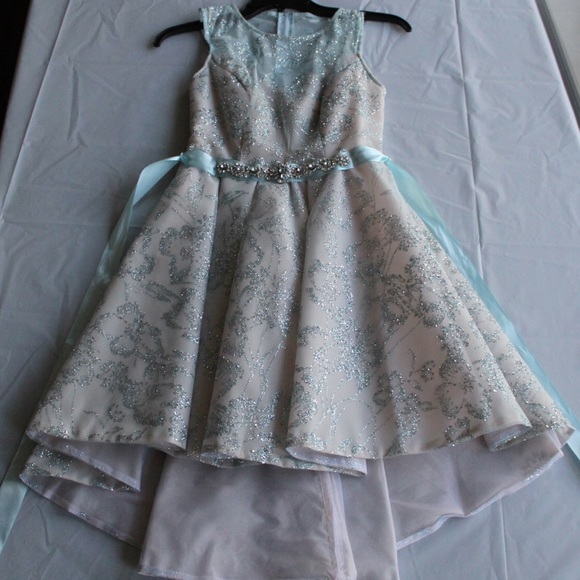 Beautiful Formal Dress!! - Picture 2 of 7